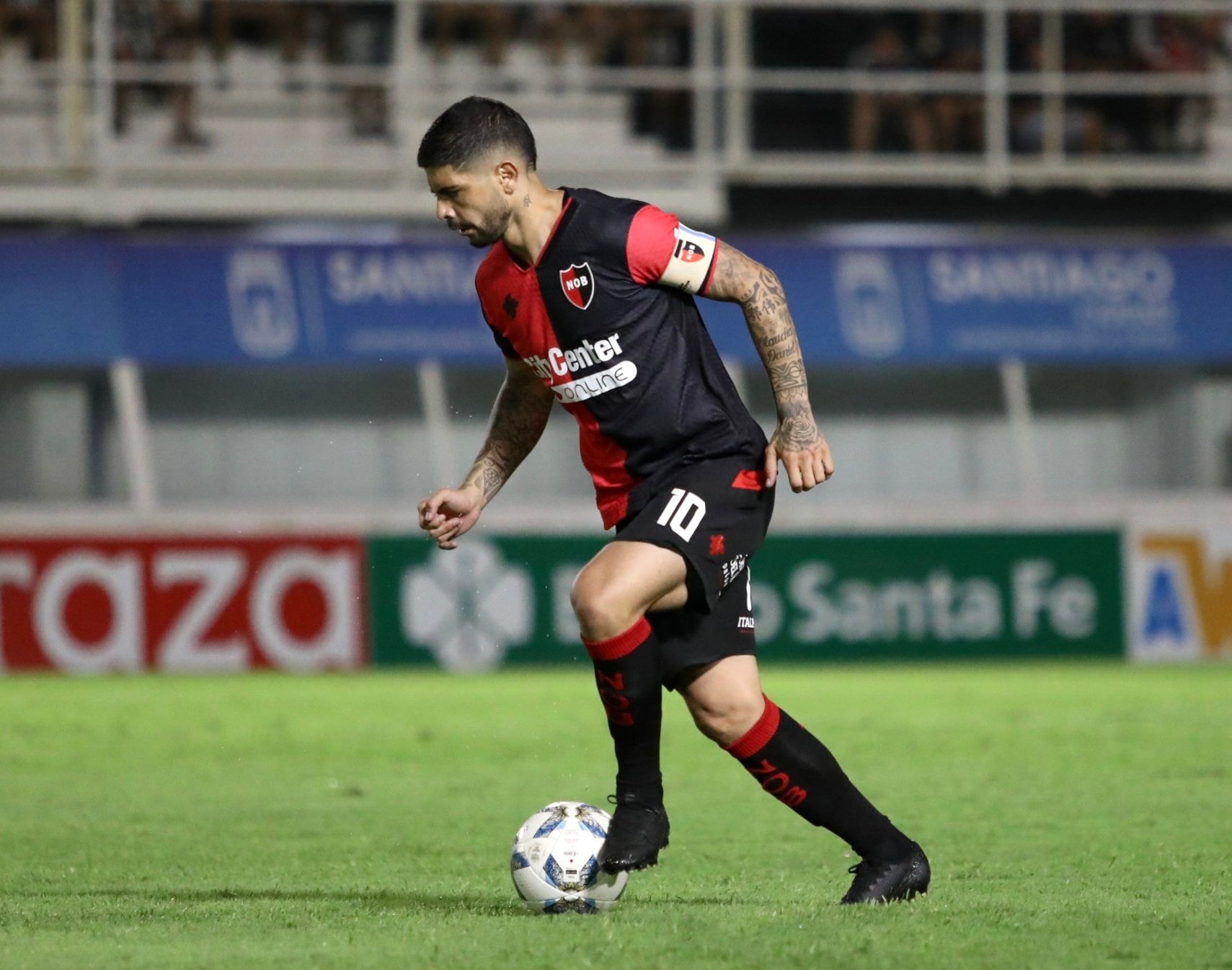 Éver Banega en su primer partido desde su vuelta a la Lepra. (@Newells)