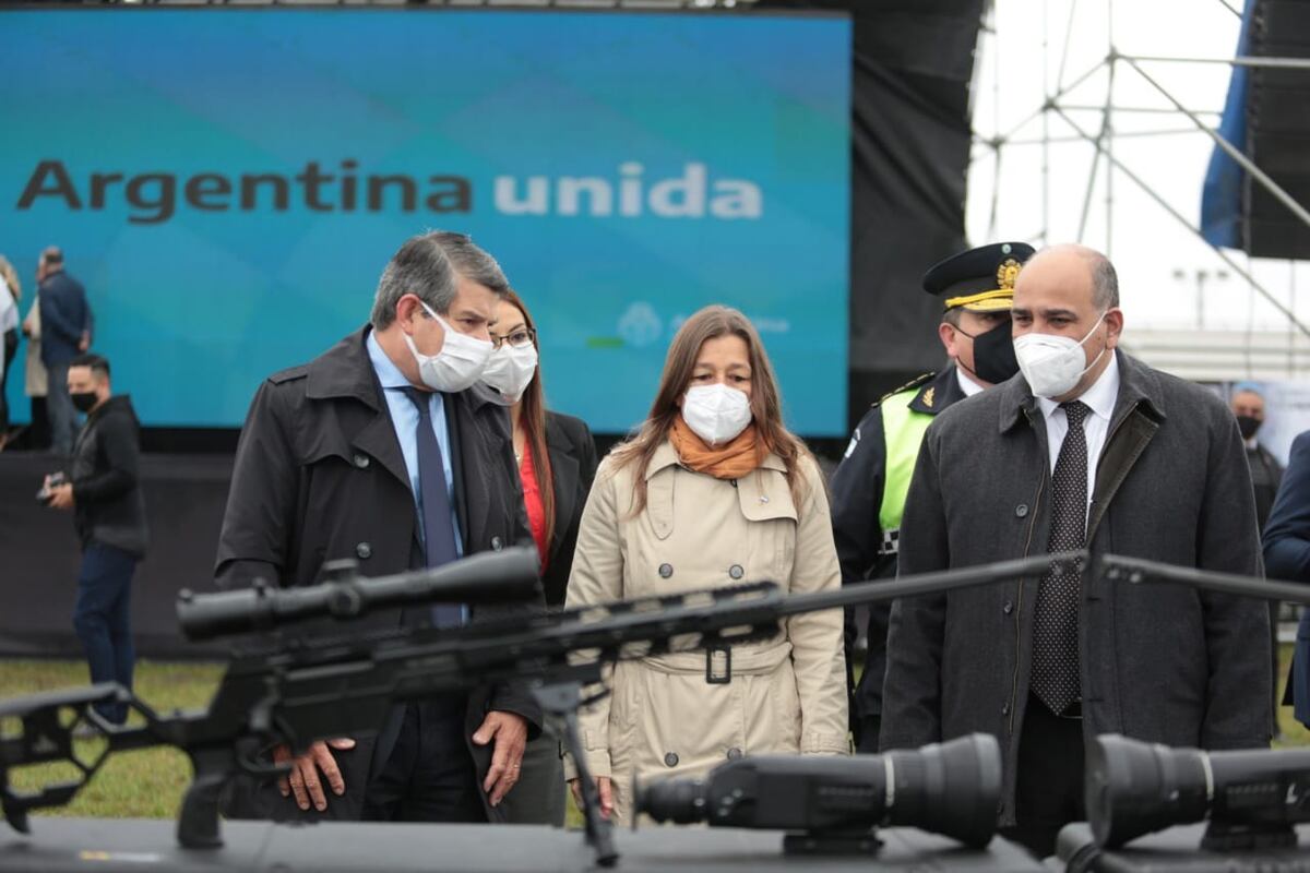 Manzur, junto a la ministra de Seguridad de la Nación, Sabina Frederic, pusieron en funciones a 367 nuevos policías