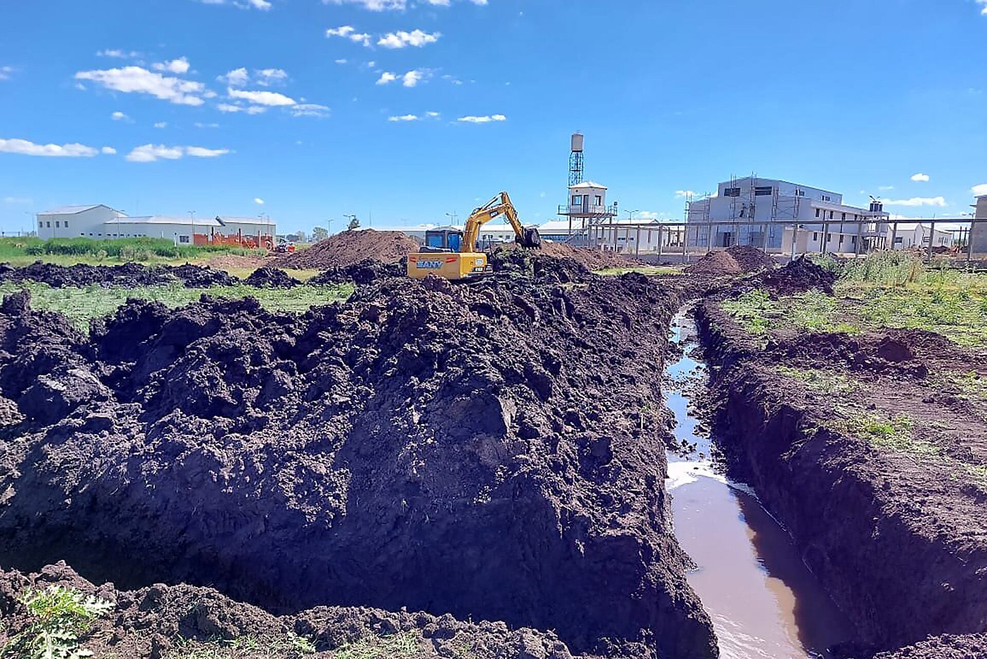 Obra de planta de tratamiento de efluentes en Colonia El Potrero