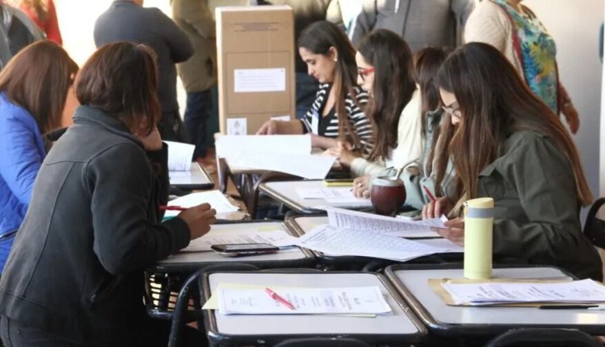 Elecciones en San Juan: cerraron los comicios, pero aún queda gente votando en las escuelas