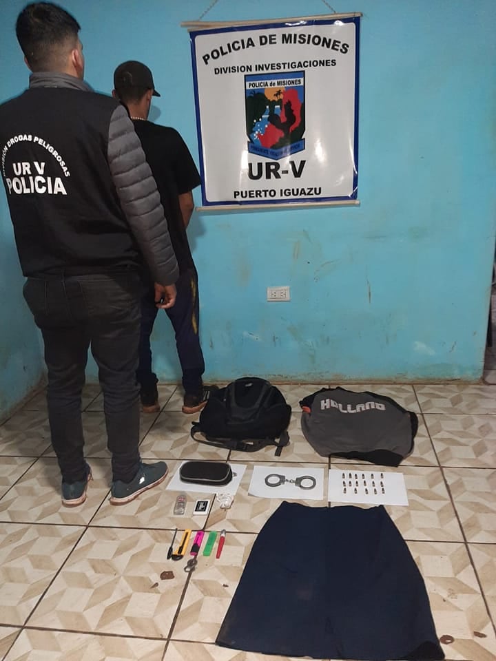 Un joven fue detenido tras robar objetos de vehículos en Puerto Iguazú.