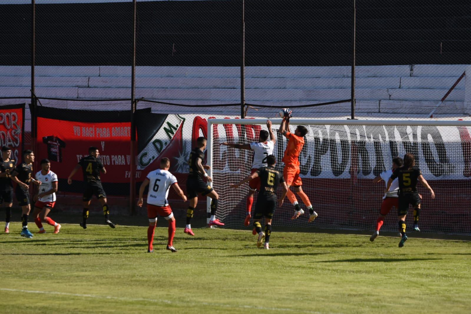 Maipú igualó 1-1 con Mitre de Santiago del Estero. / Mariana Villa (LOS ANDES).