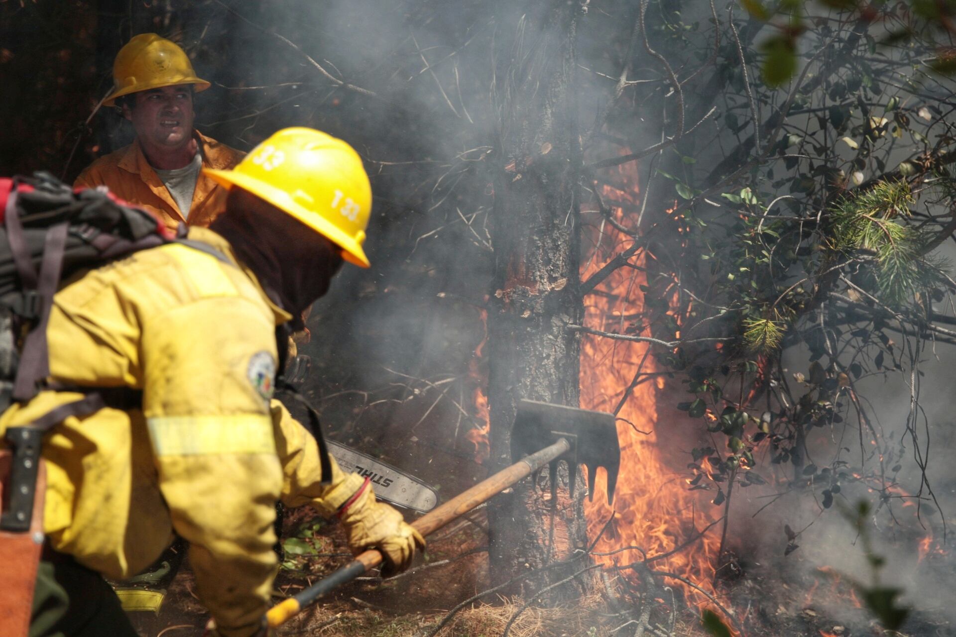 Brigadistas que trabajan en los incendios de El Bolsón fueron agredidos al apagar fogones en lugares no habilitados 