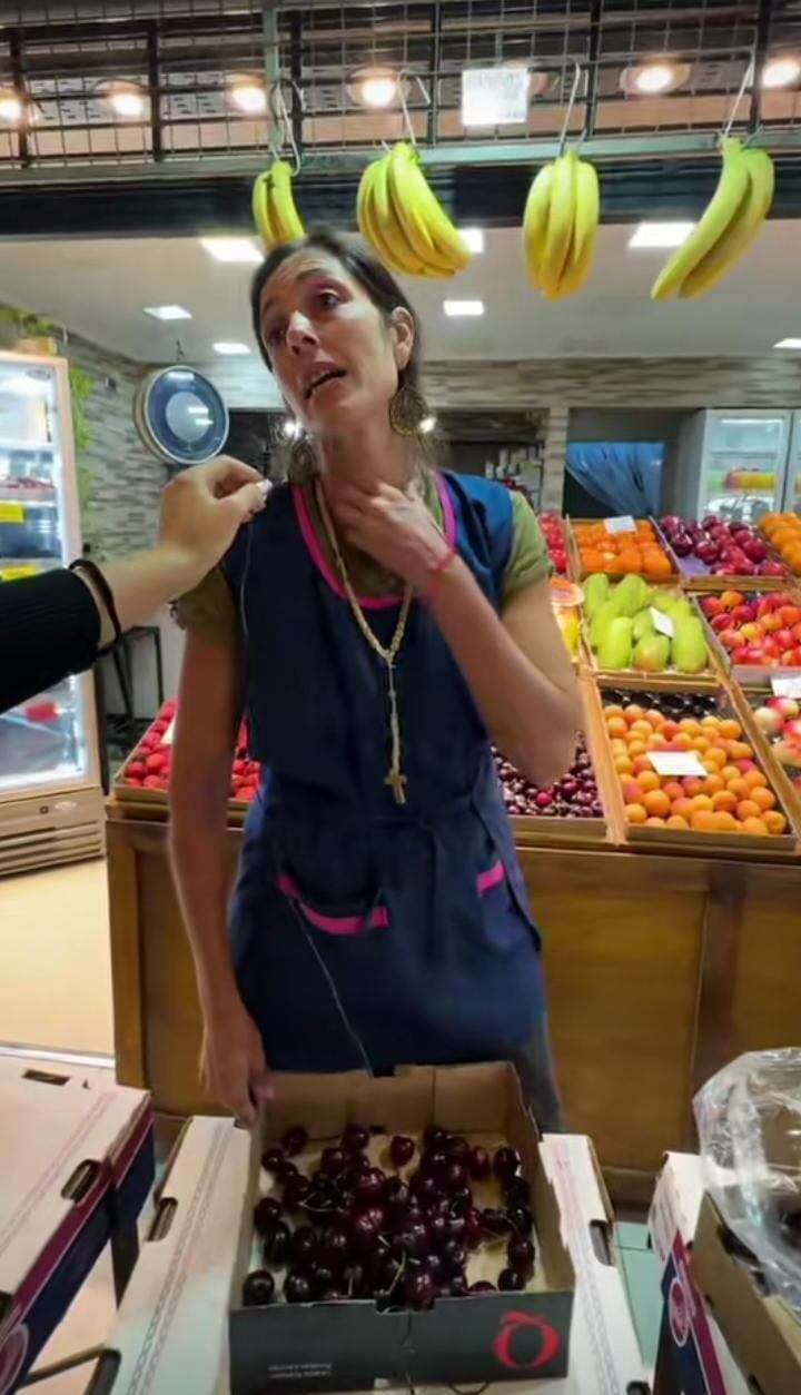 Reveló su sueldo trabajando en una frutería.