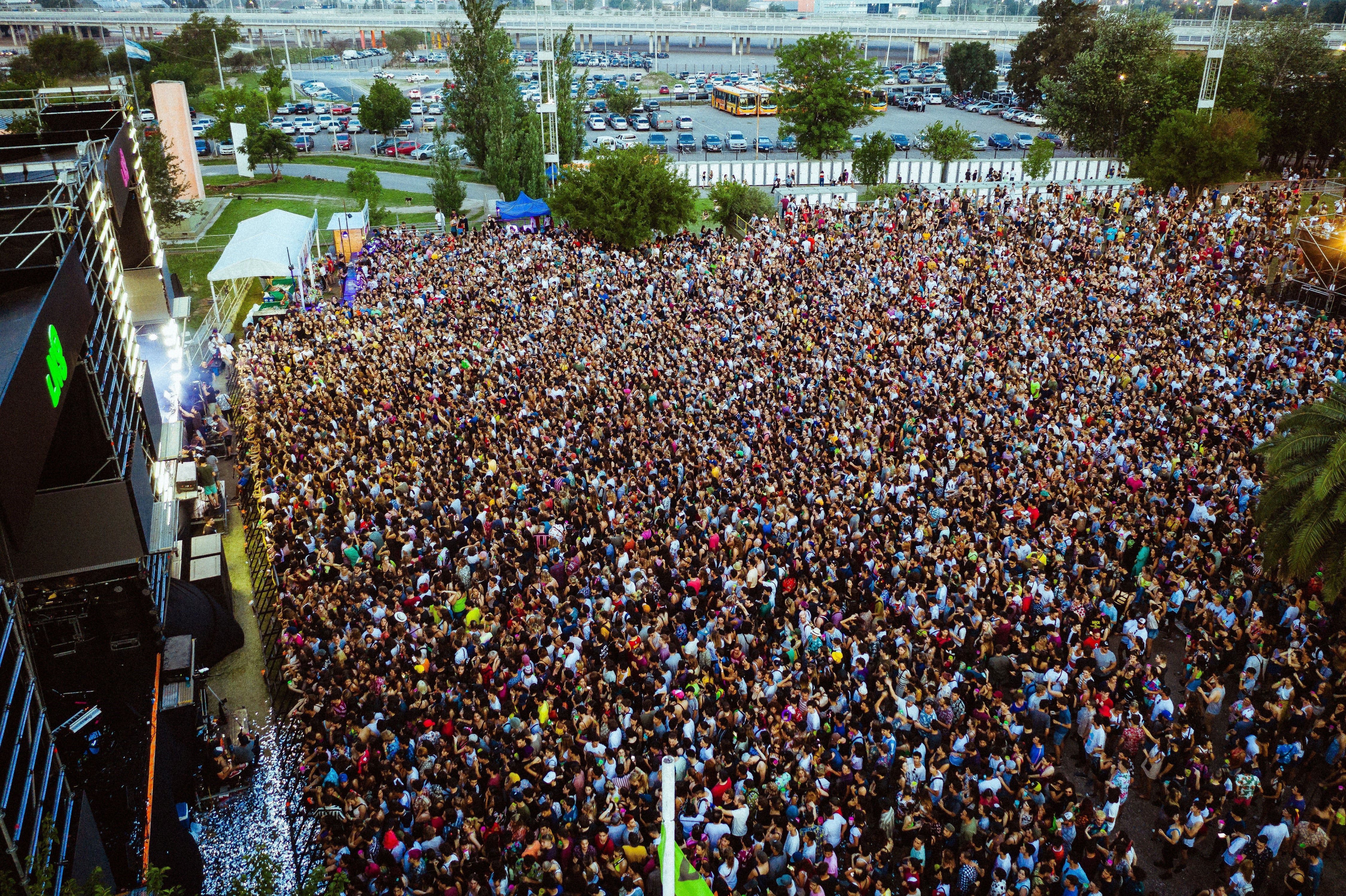 Postal de la última edición del Festival de La Nueva Generación. Se realizó en Complejo Feriar y asistió una multitud. (Javier Ferreyra)