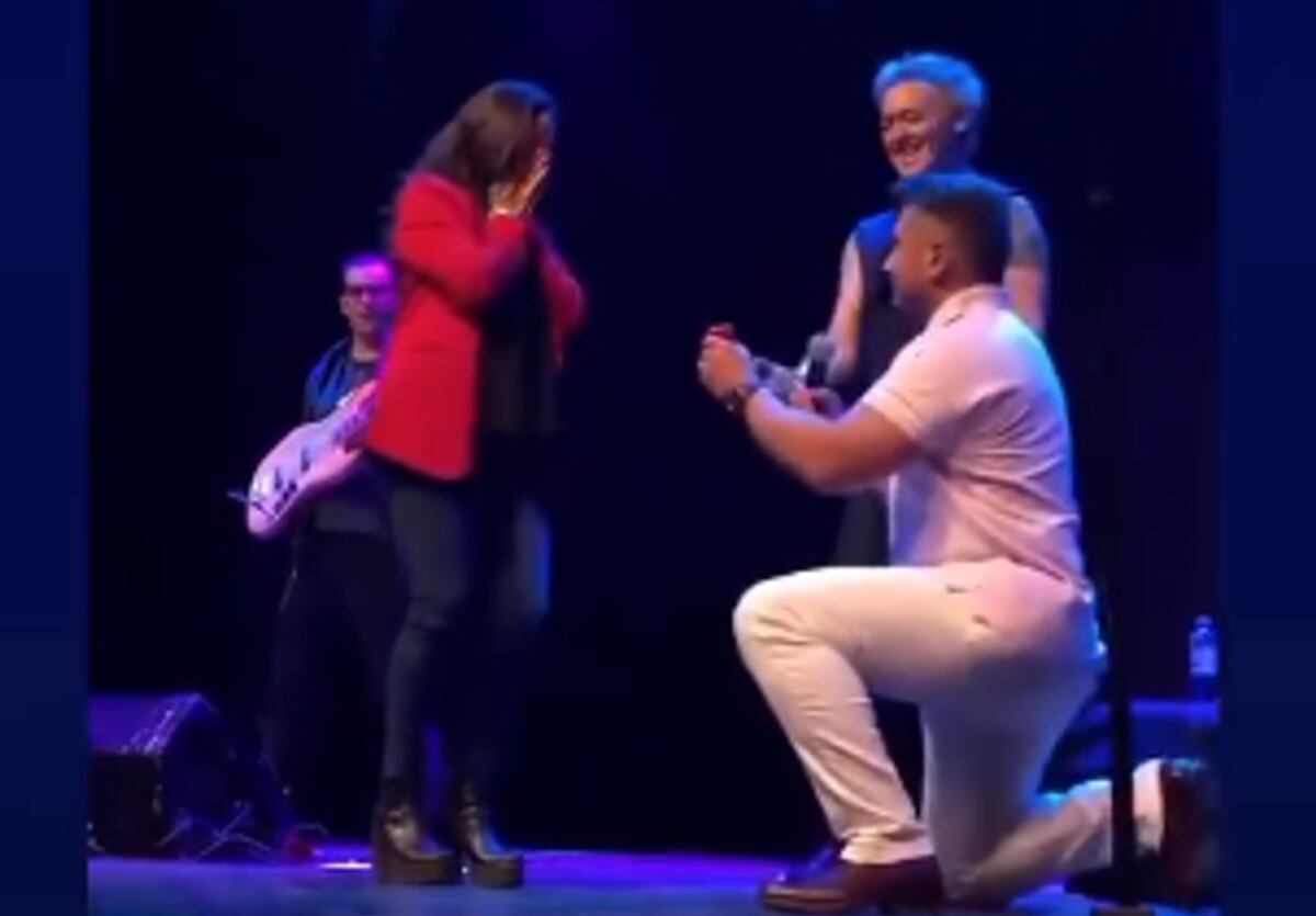 Córdoba: le propuso casamiento en pleno show de CAE
