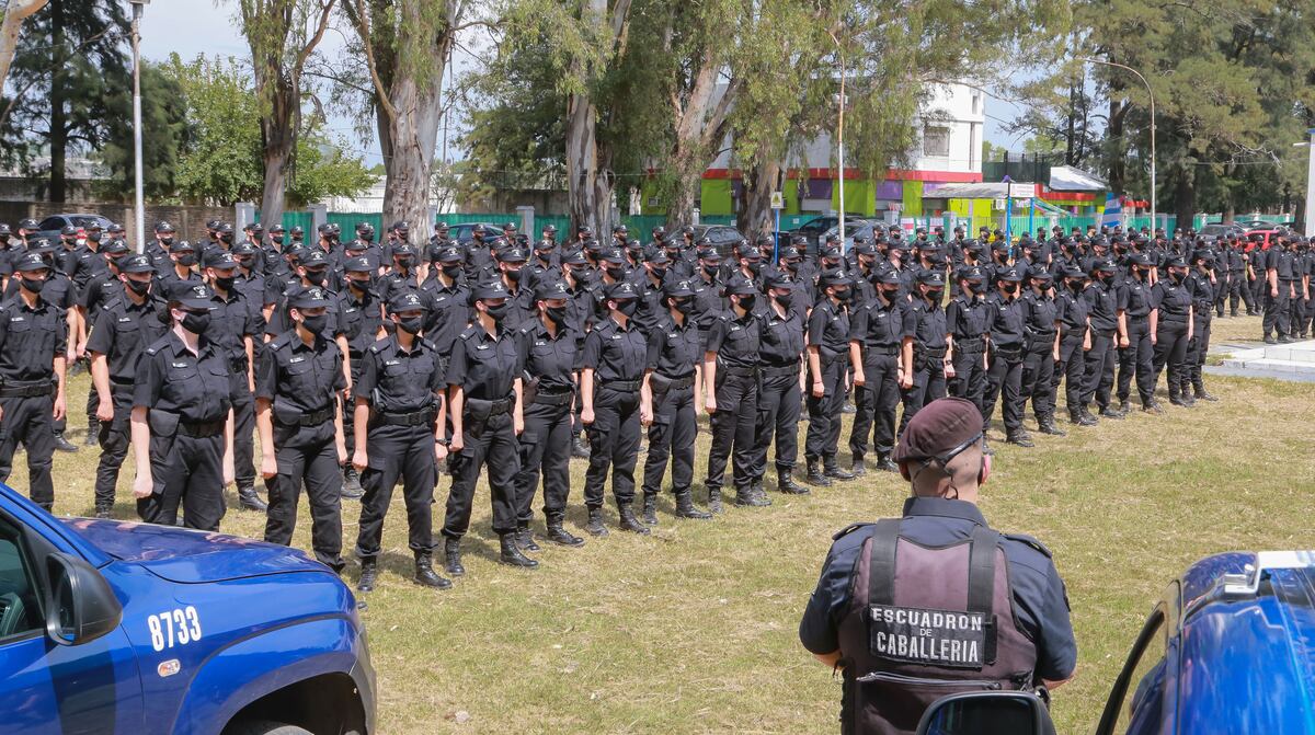 Rosario sumó 200 nuevos agentes: “Hoy tenemos más policías en la calle que cuando asumimos”