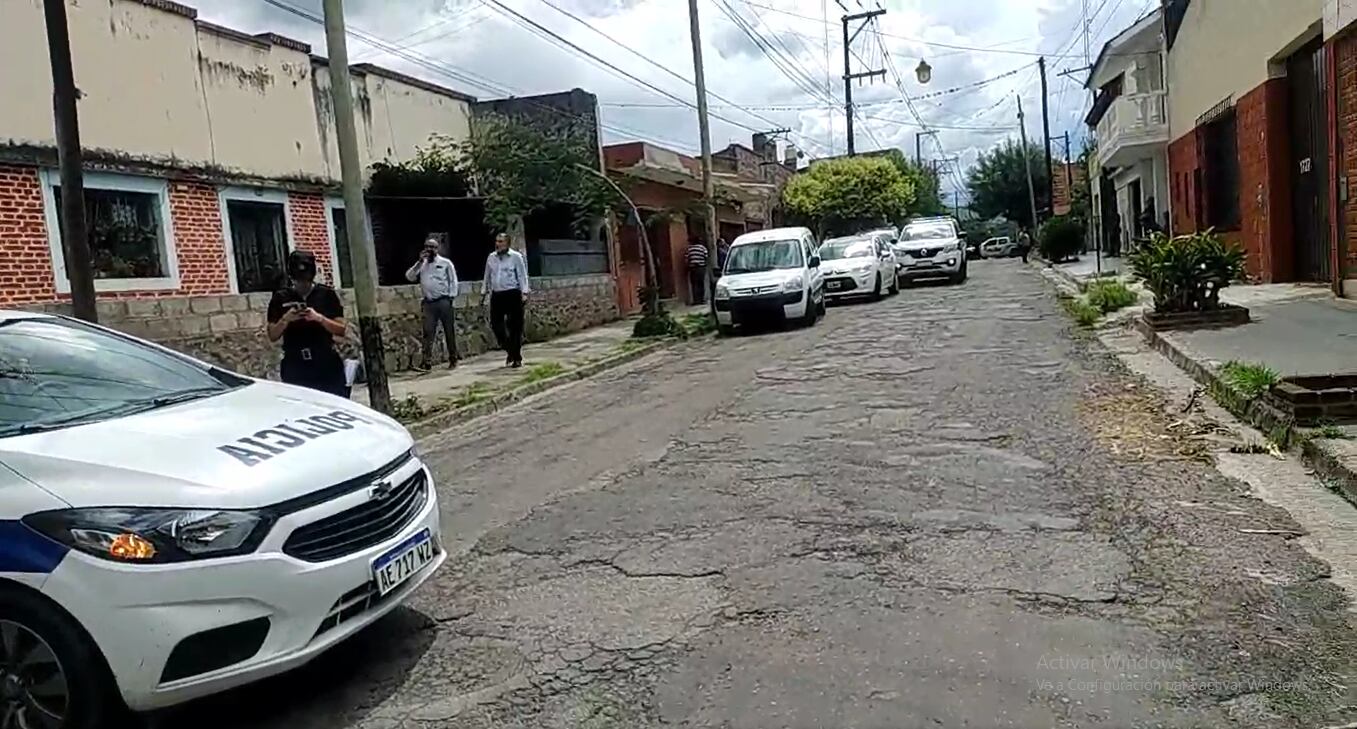 Los fiscales Carlos Gil Urquiola y Walter Rondón se presentaron en la escena del hecho poco después de que personal del SAME constatara la muerte de Sergio Chorolque Sala.