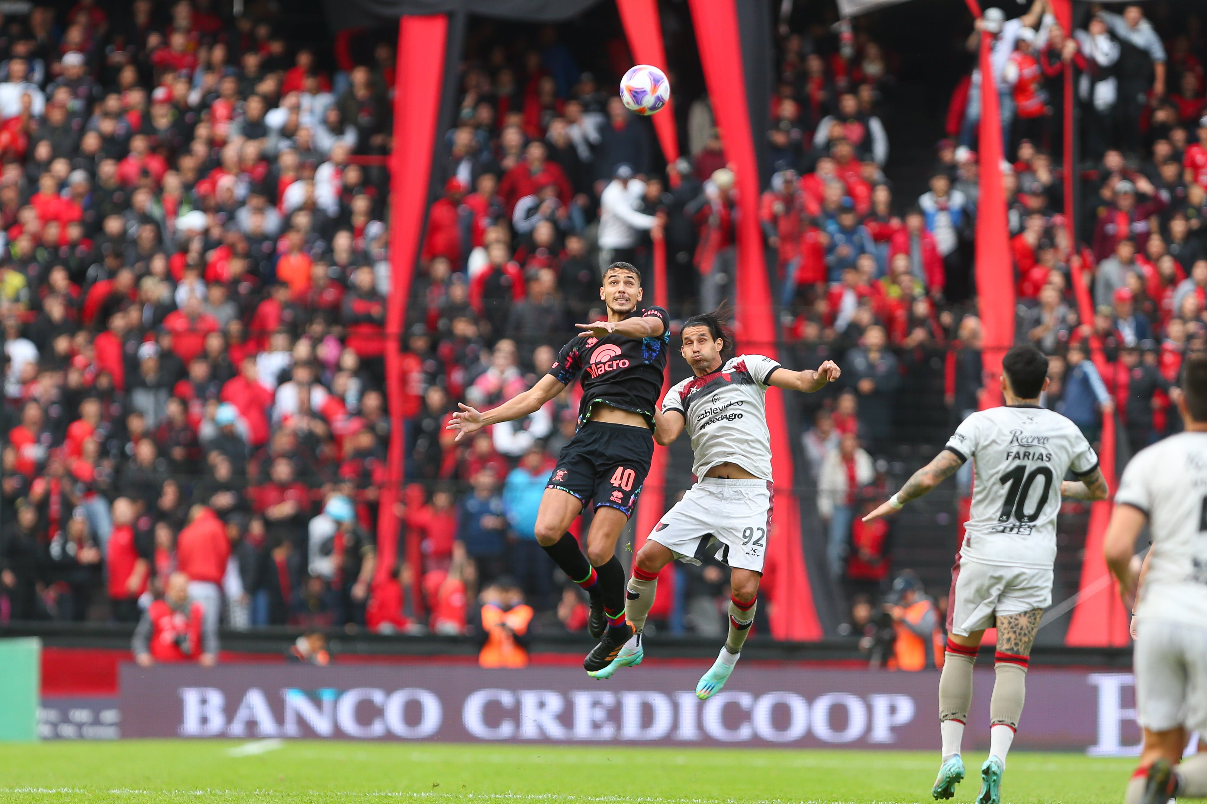 Matías Moreno debutó en la Primera de Belgrano en el empate con Colón y dejó la cancha con molestias físicas. (Prensa Belgrano)