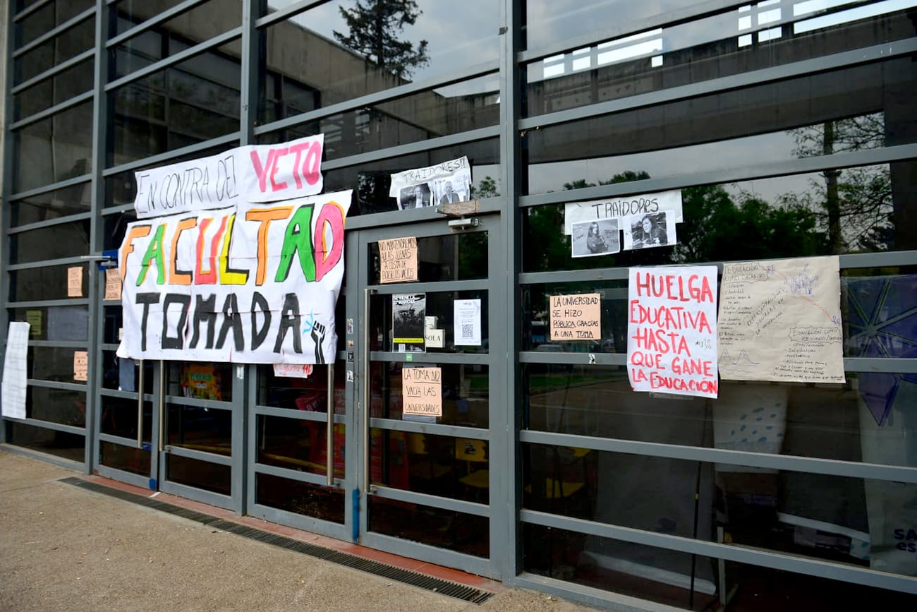 Conflicto Universitario. Postales de la jornada de paro en la UNC, Córdoba. (Nicolás Bravo / La Voz)