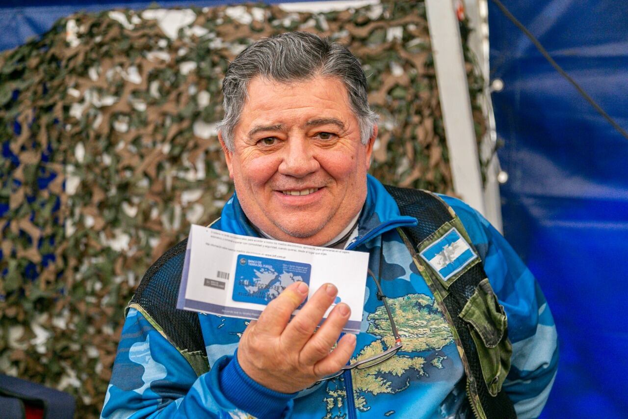  El objetivo de la tarjeta es honrar a las Veteranas y los Veteranos de Guerra y reafirmar el reclamo de soberanía sobre las Islas.