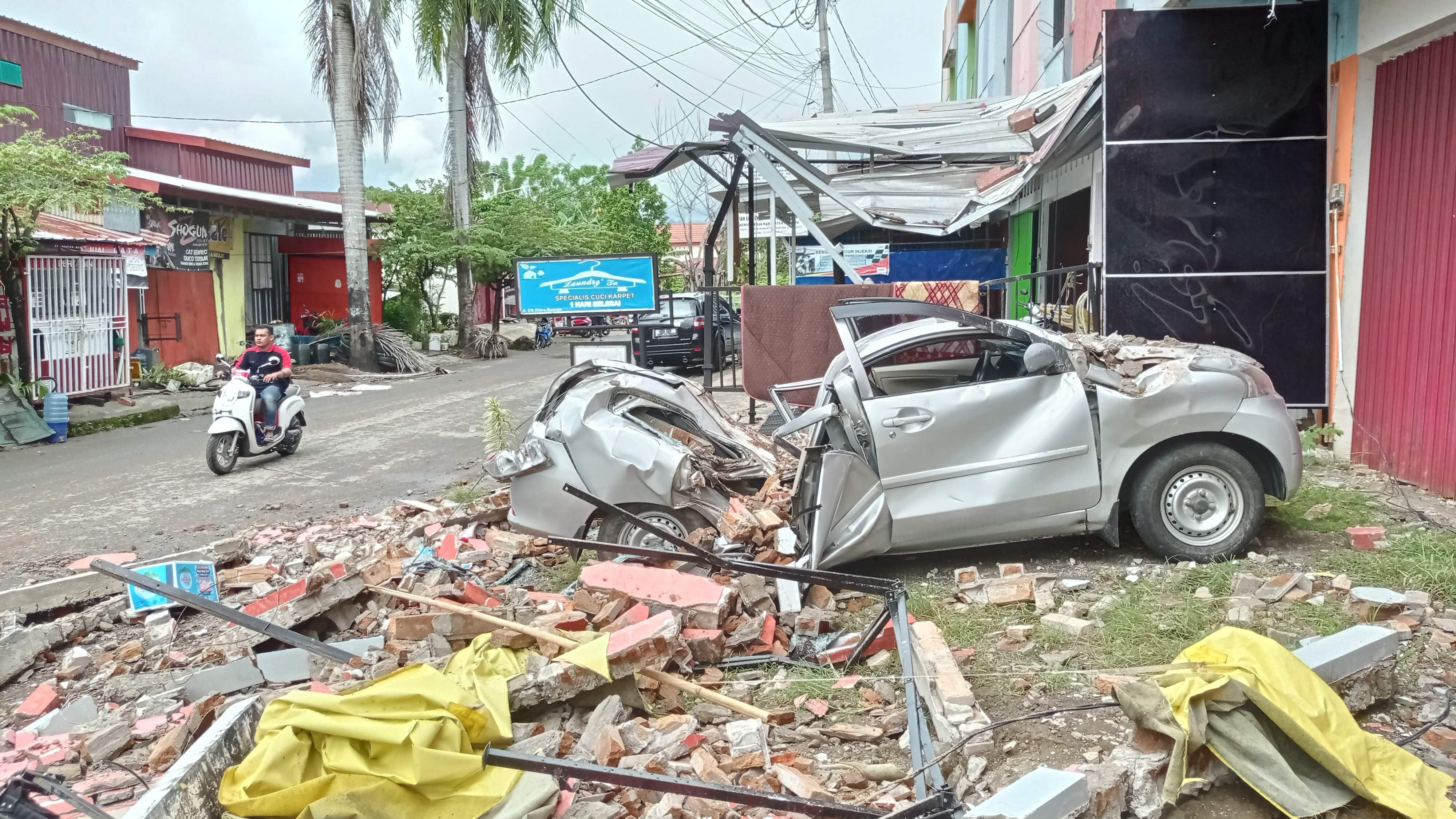 Destrozos en Indonesia tras el terremoto. (AFP).