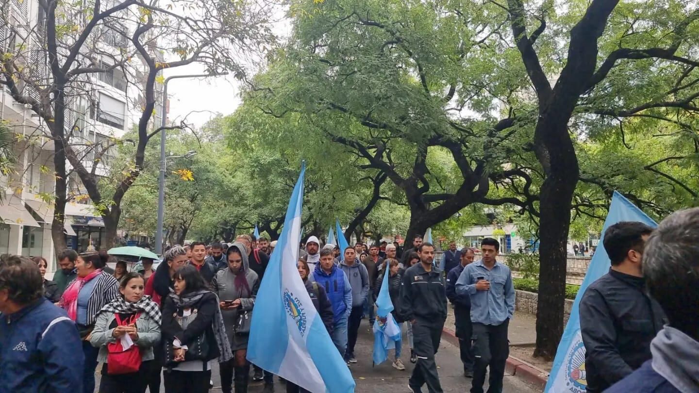 El gremio marchó para pedir que la Justicia investigue a Epec.