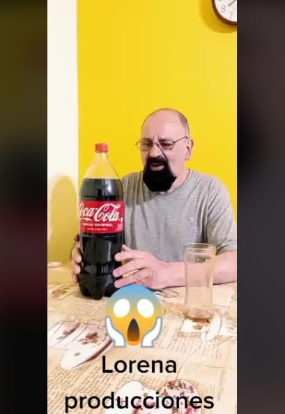 Orgullo nacional: tiene 50 años y creó la “cola sifón”, el invento argento que la rompe en TikTok.