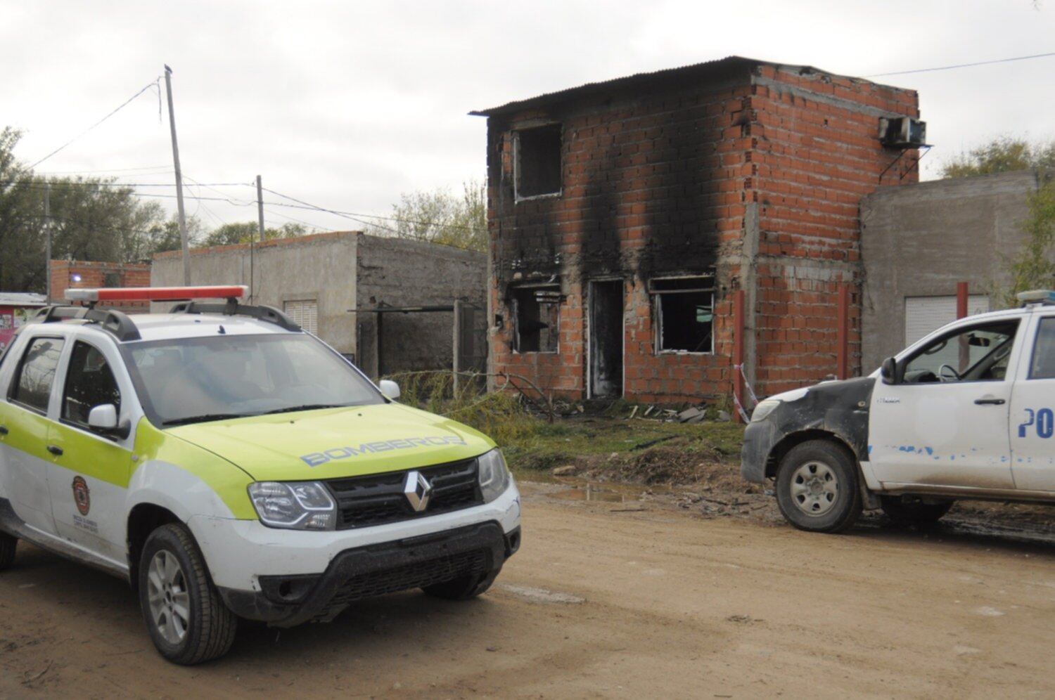 Una falla eléctrica fue la causa del incendio en el que fallecieron una pareja y su hijo de 5 años.