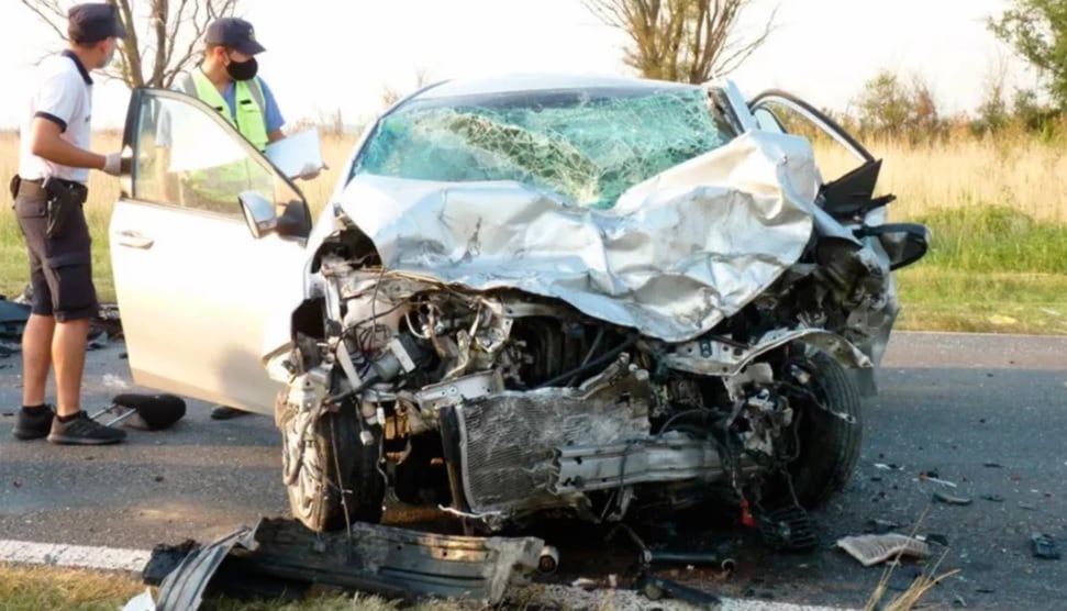 Estado en el que quedó el Toyota tras el accidente (Diario La Arena).