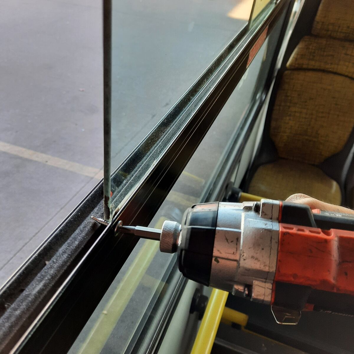 Así trabaron las ventanillas de los colectivos para asegurar la circulación de aire