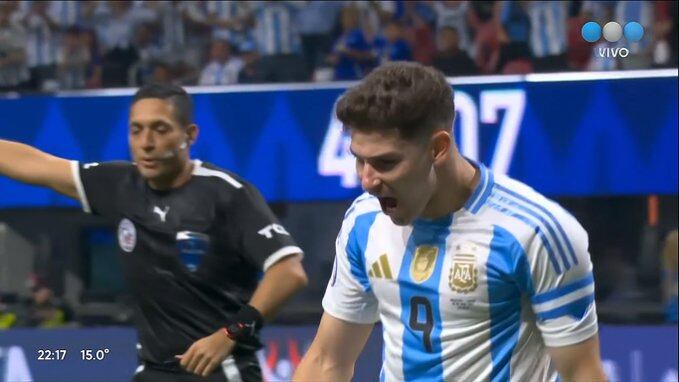 Julián ÁLvarez y el 1-0 ante Canadá. (Captura).