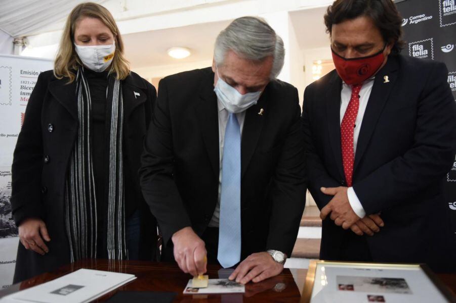 El Presidente de la Nación y el Gobernador de Salta participaron del acto oficial del matasellado de la emisión postal en homenaje al General Güemes.