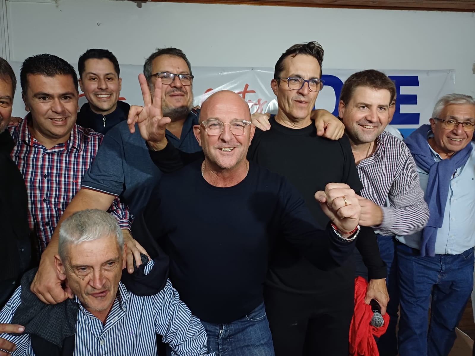 Elecciones 2023: José María Odarda, nuevo intendente de Corral de Bustos, con Marcos Carasso,presidente de la UCR de la provincia y candidato a vice gobernador de Juntos por el Cambio. (Prensa UCR)