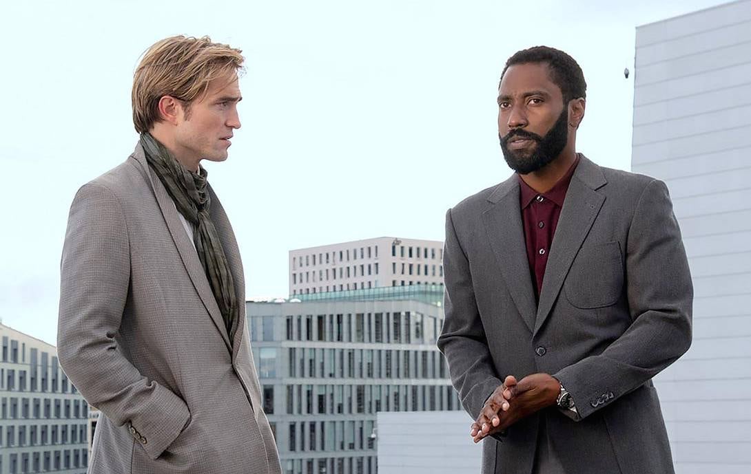 Robert Pattinson junto a John David Washington en Tenet.