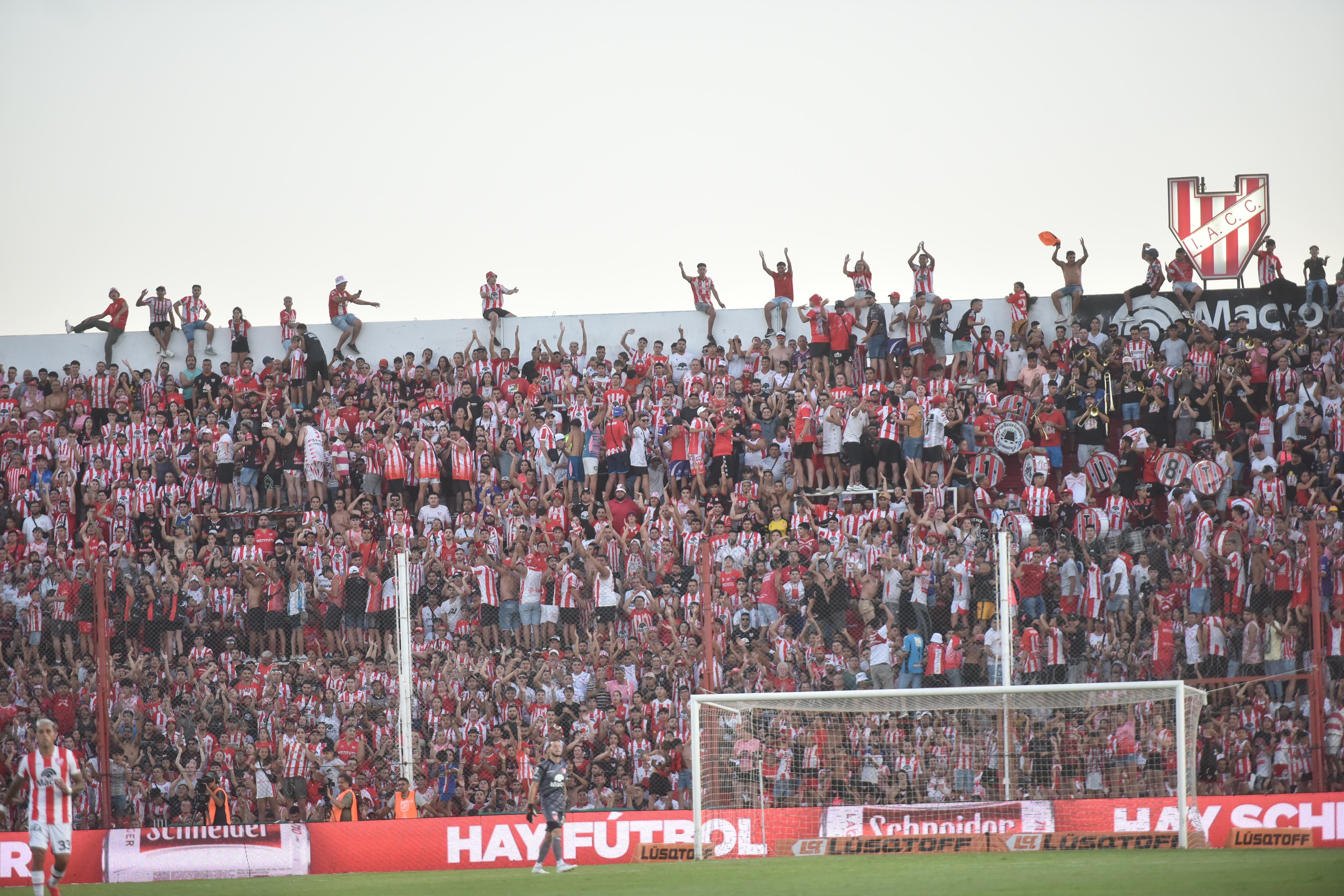 Instituto vs Riestra en la primera fecha de la Copa de la Liga Nacional de Futbol en Alta Córdoba