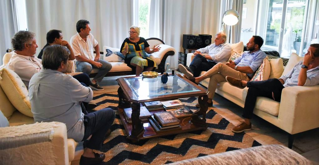 La reunión de este martes fue la continuidad de la que Morales y Carrió mantuvieron una semana atrás para "avanzar en la formulación de líneas programáticas comunes teniendo en cuenta la elaboración del futuro programa de gobierno", dijeron voceros del encuentro.