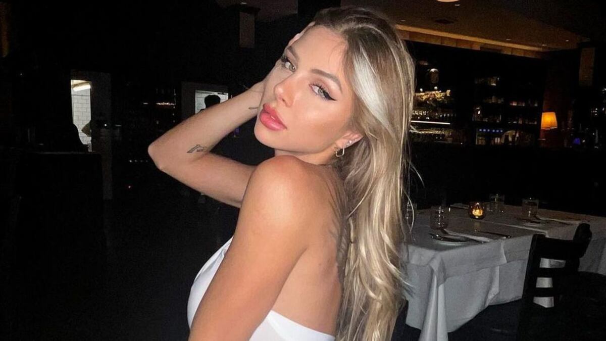 Romina Malaspina modeló con un jugado corset transparente y un look que todos van a querer