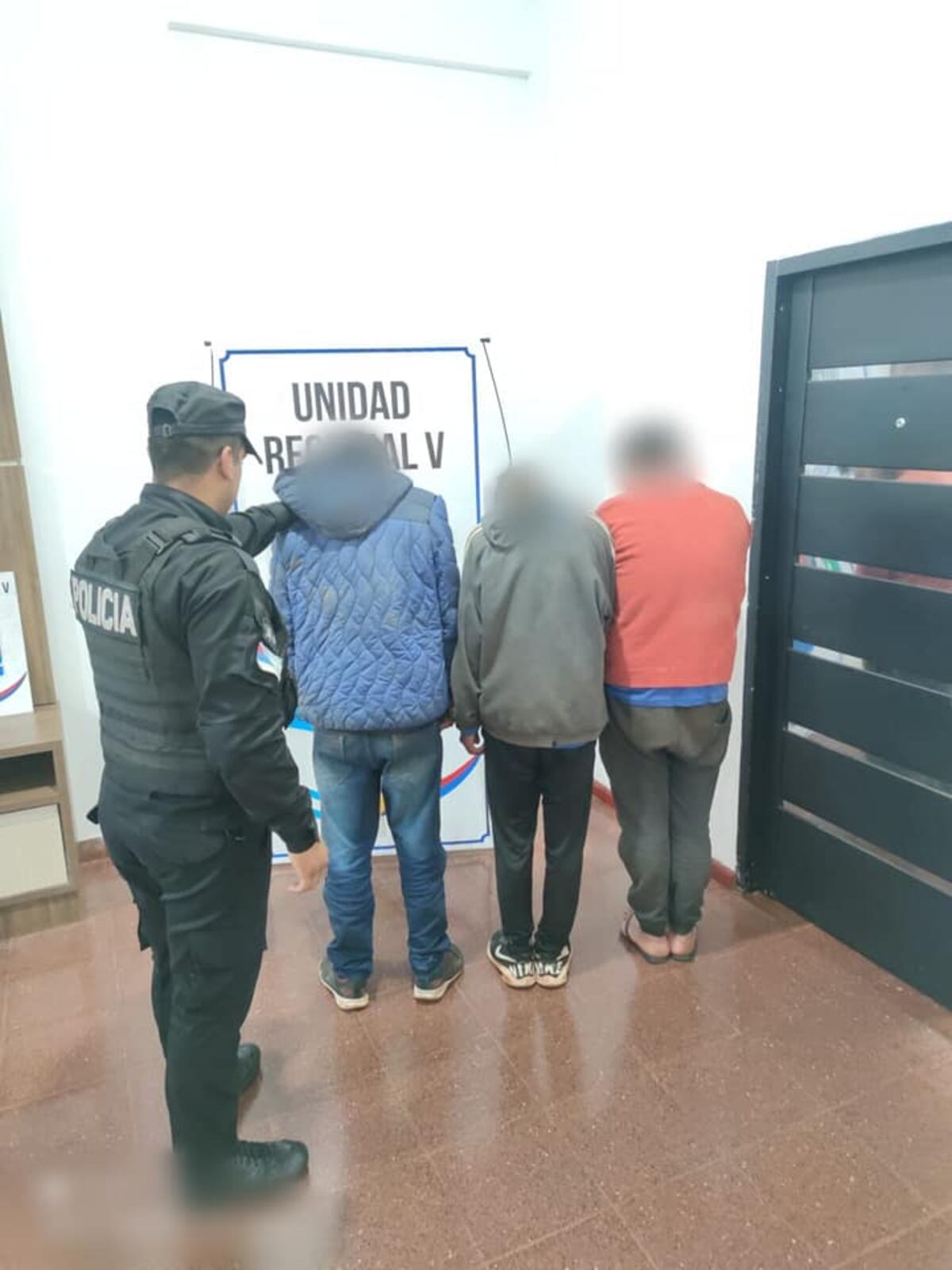 Tres sujetos detenidos tras sustraer objetos en Puerto Iguazú
