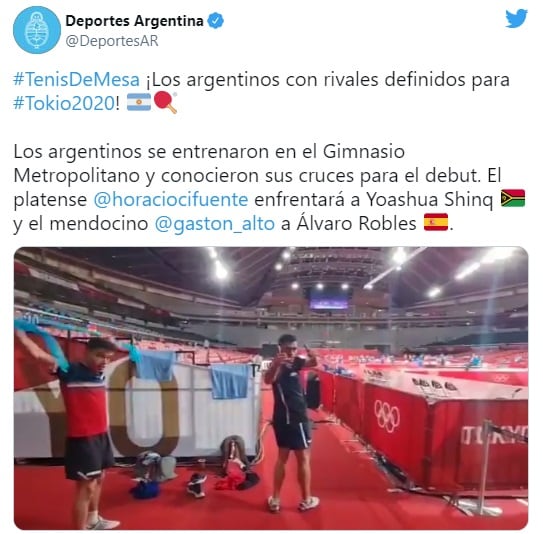 El mendocino Gastón Alto (confirma que está todo OK) junto a Horacio Cifuente, en la previa de los entrenamientos en el tenis de mesa.