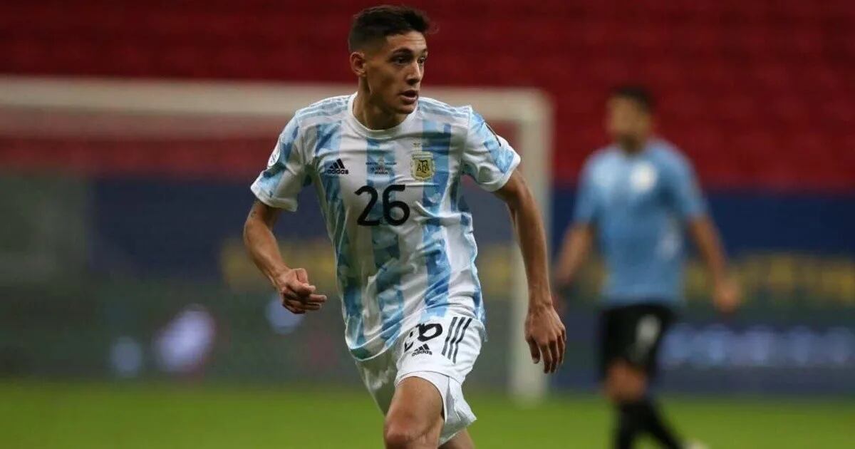 Nahuel Molina Lucero con la camiseta de la selección