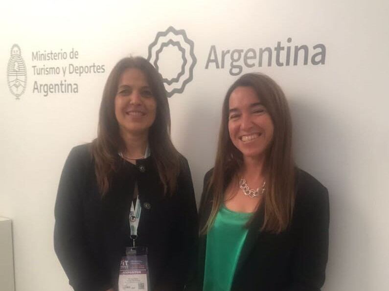 Silvina Bello, secretaría de Turismo de Ushuaia, junto a Gabriela Barón, Directora de Formación del MinTur.