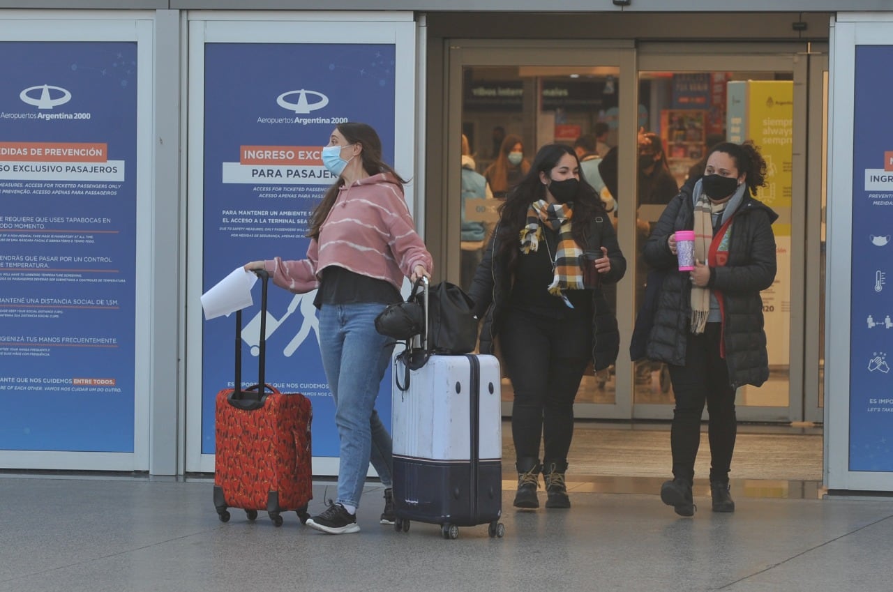 Arribo de pasajeros en el Aeropuerto Internacional de Ezeiza.