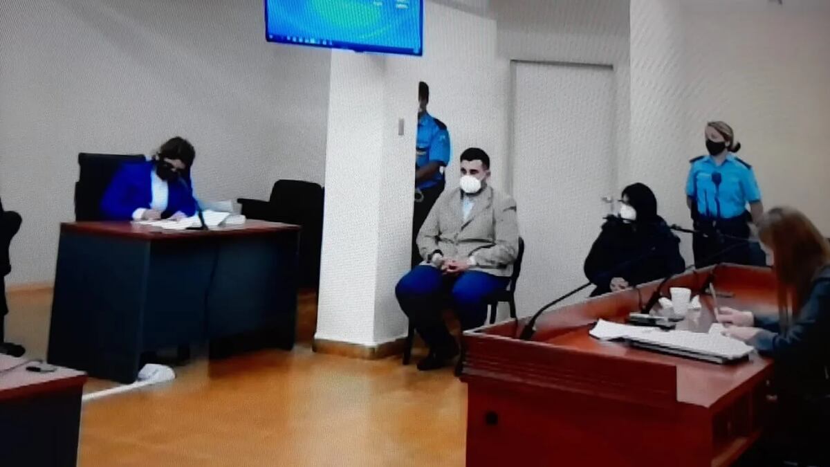 Los policías acusados de desviar fondos declararon que el dinero estaba destinado a familiares de compañeros fallecidos
