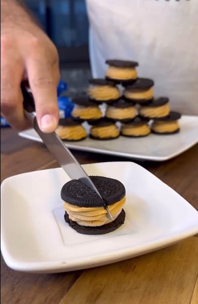 Cómo hacer alfajores helados de Oreo y dulce de leche