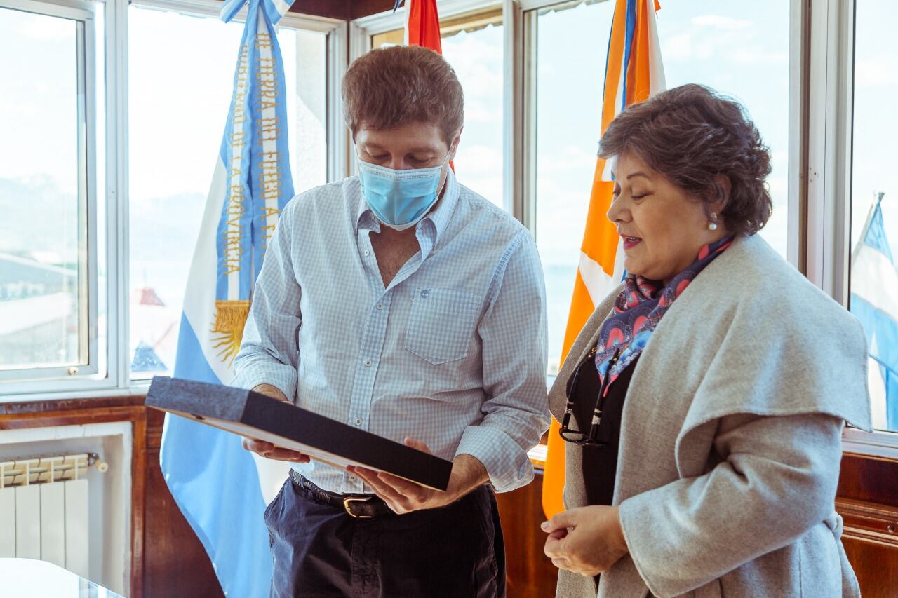 El Gobernador de Tierra del Fuego recibió en Casa de Gobierno a la Consul General del Paraguay.