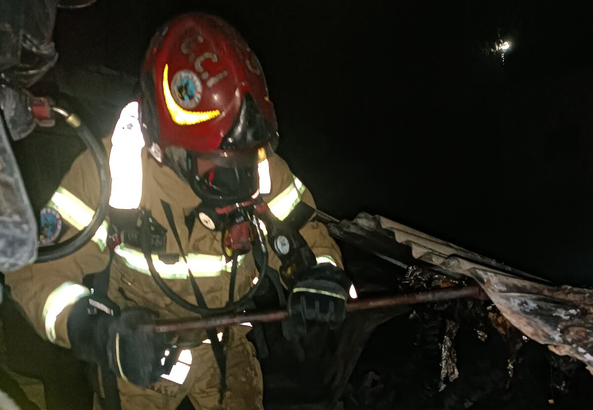 Una mujer sufrió quemaduras en un incendio que destruyó parte de una casa en Córdoba