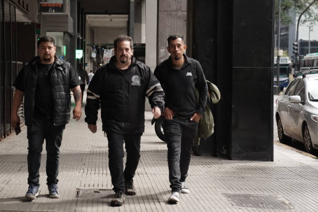 Alejandro Crespo, del Sutna, junto a otros delegados.