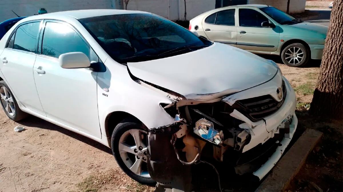 Río Cuarto. El Toyota Corolla involucrado en el choque. (Gentileza Puntal)