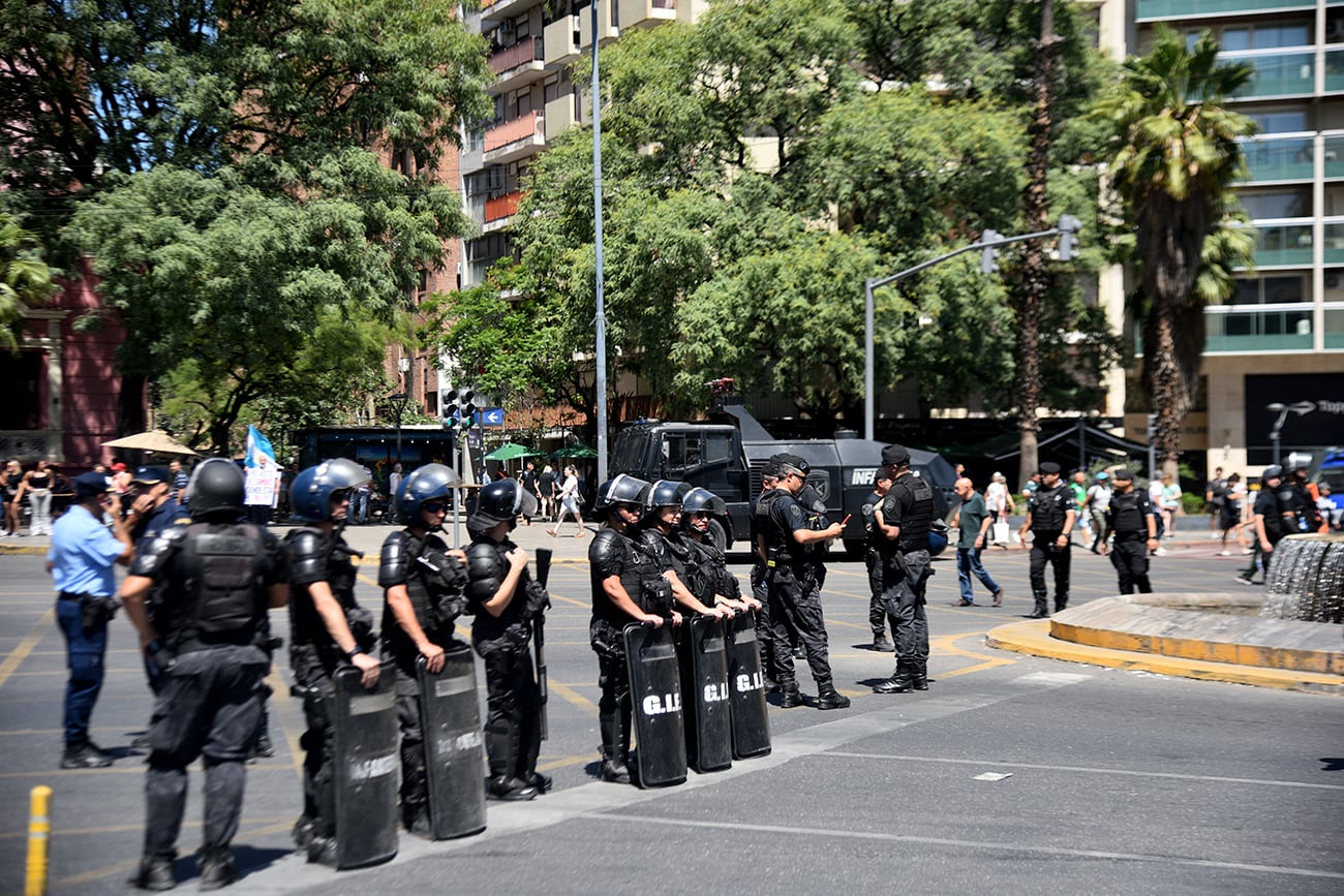 Paro Nacional de la CGT en Córdoba. Varias columnas marchan a la altura de Patio Olmos. (Pedro Castillo / La Voz)