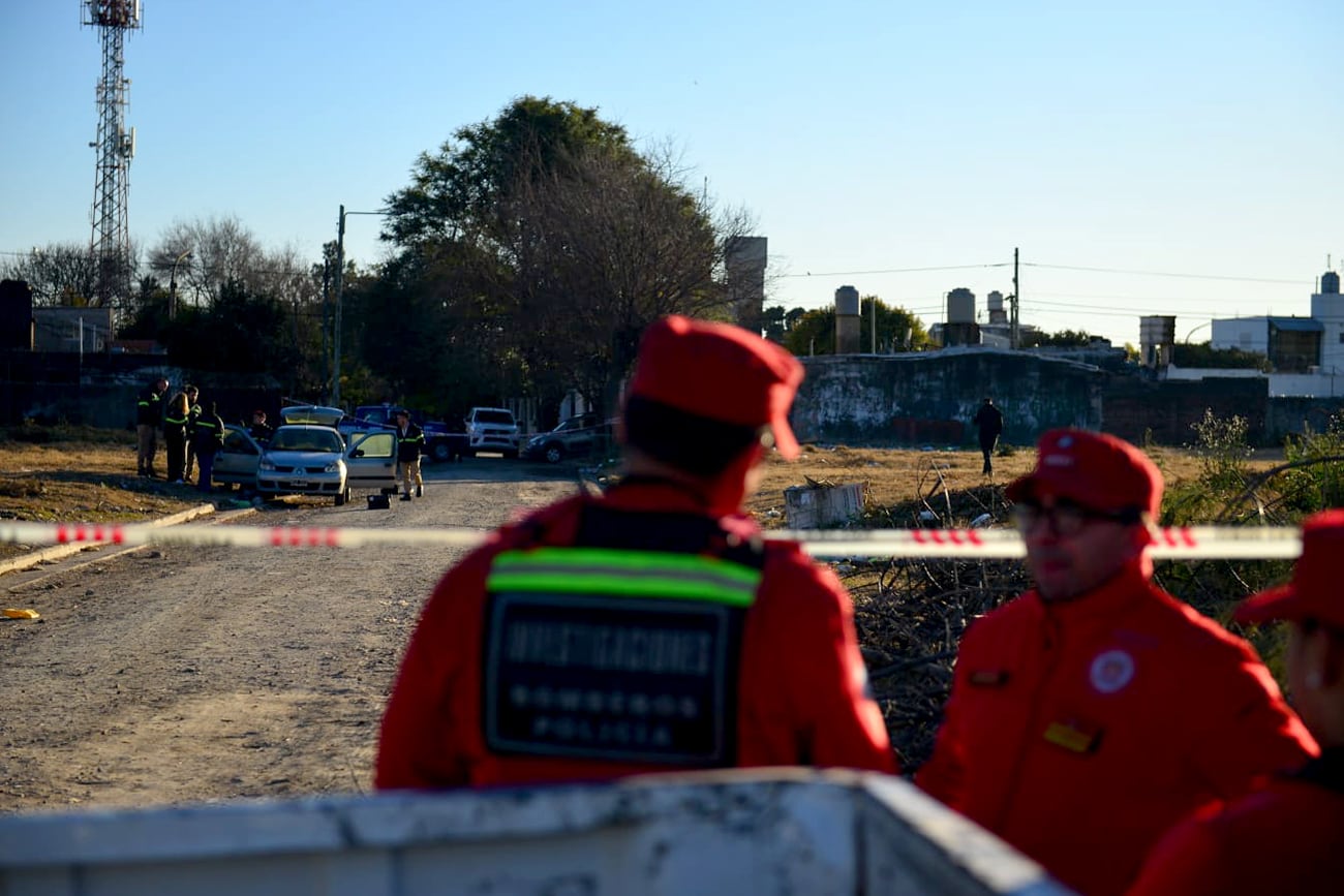 El cadáver fue localizado en un vehículo en barrio Kennedy. 