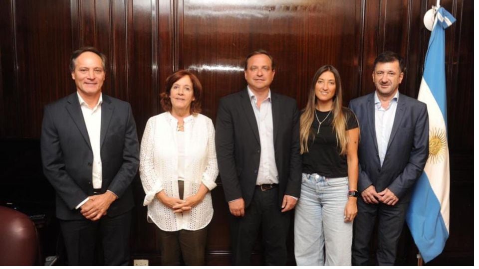 Carlos Mauricio Espínola, Alejandra Vigo, Guillermo Snopek, María Eugenia Catalfamo y Edgardo Kueider, los senadores que provocaron una ruptura en el oficialismo en el Senado al conformar el nuevo bloque Unidad Federal.