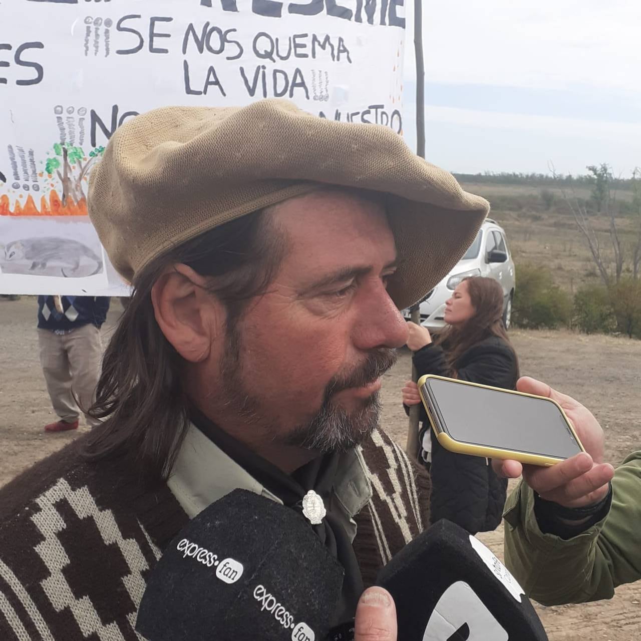 Roberto Sotomayor se sumó a la protesta tras haberse presentado en el plenario de Diputados en la semana anterior.