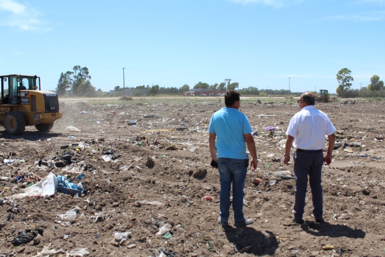 Tres Arroyos: El intendente Sánchez visitó la nueva cava de Lisandro de la Torre al 2600