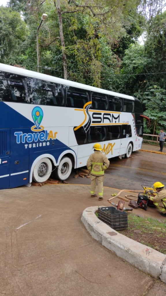 Ayer un colectivo de turismo corto la circulación hacia el puerto de Iguazú