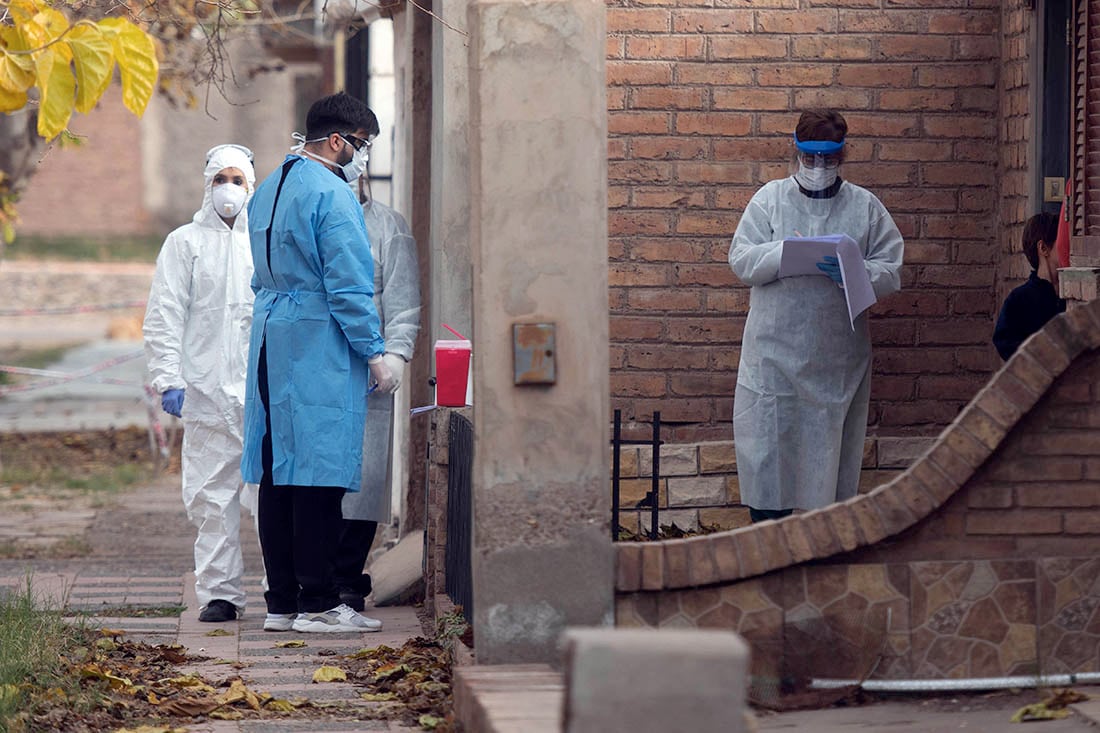 Mendoza 17 de junio de 2020 Sociedad 

Barrio Gonzalez Galino, Luzuriaga, Maipu.
Operativo de testeos. A raiz del caso 98 se buscan infectados que presenten sintomas leves o no tengan 

Foto: Ignacio Blanco / Los Andes


