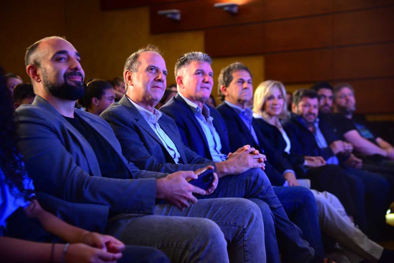 Encuentro con la Historia.  El club Belgrano cumple 120 años y repasó su historia en una charla con los periodistas Gustavo Farías y Pablo Giletta en el auditorio de La Voz. (Nicolás Bravo / La Voz)