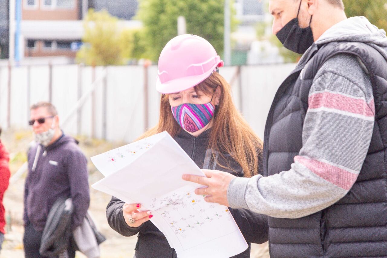 La Ministra de obras y servicios públicos de Tierra del Fuego, Gabriela Castillo supervisó los avances.