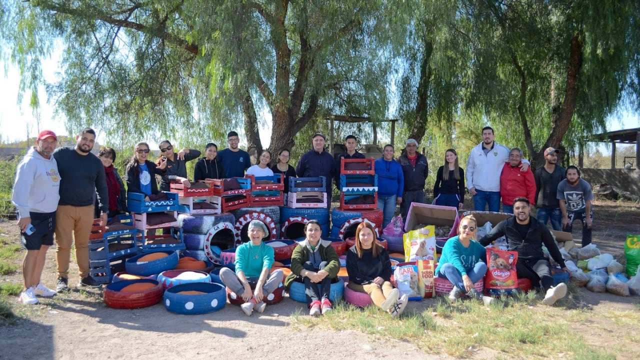 El equipo del refugio MOPROA trabaja con mucho compromiso para ayudar a los animales callejeros