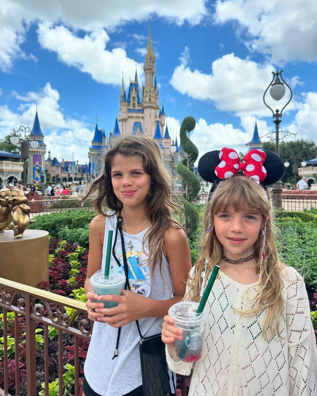 Francesca e Isabella, las hijas de Wanda Nara y Mauro Icardi en Disney Land